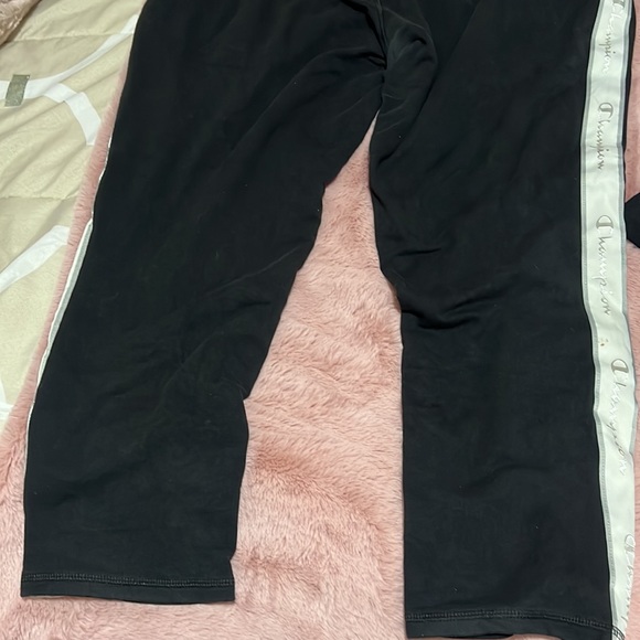 Mens black champion sweatpants. Size XL. - Picture 5 of 6